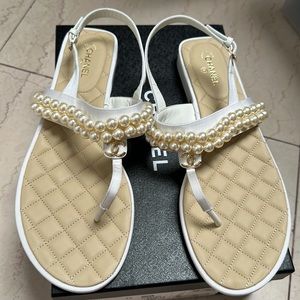 ❌SOLD❌CHANEL SZ 42 PEARL THONG SANDALS - WHITE